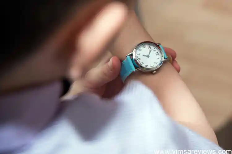 what wrist to wear watch