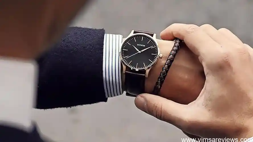 what wrist to wear watch
